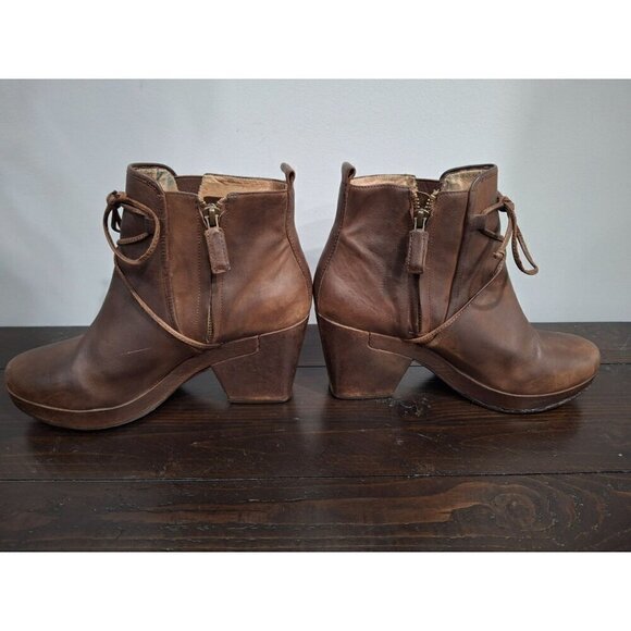 Eileen Fisher Ash Brown Leather Lace Up Bootie/Pre-owned, Sz. 8 - Picture 3 of 11